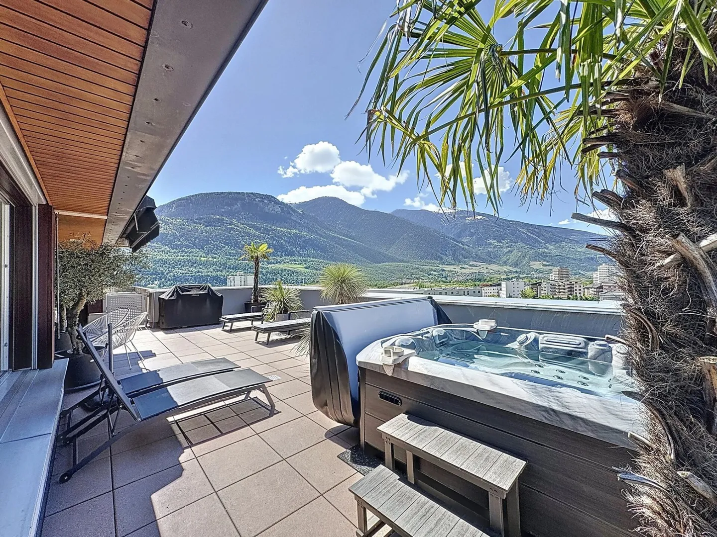 Duplex en attique avec terrasse panoramique - Photo 1 of 9