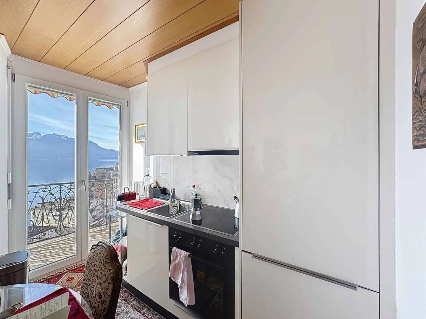 Appartement Charmant avec Vue sur le Lac - Photo 6 sur 13