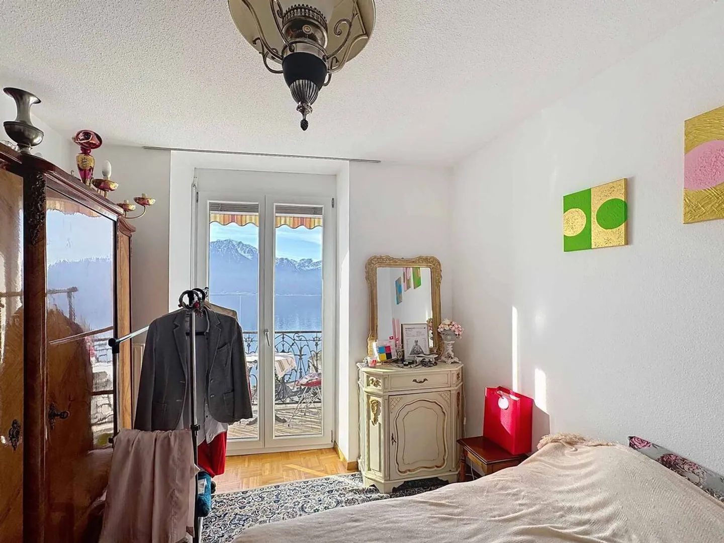 Appartement Charmant avec Vue sur le Lac - Photo 9 sur 13