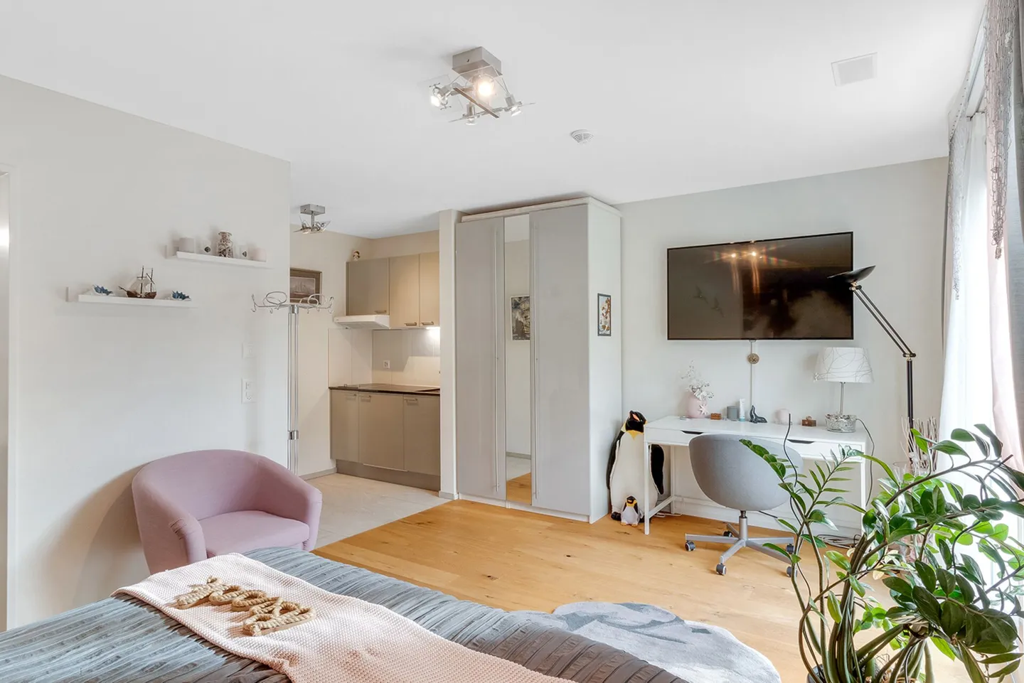 Luxurious Garden Apartment with all Extras! - Photo 3 of 20