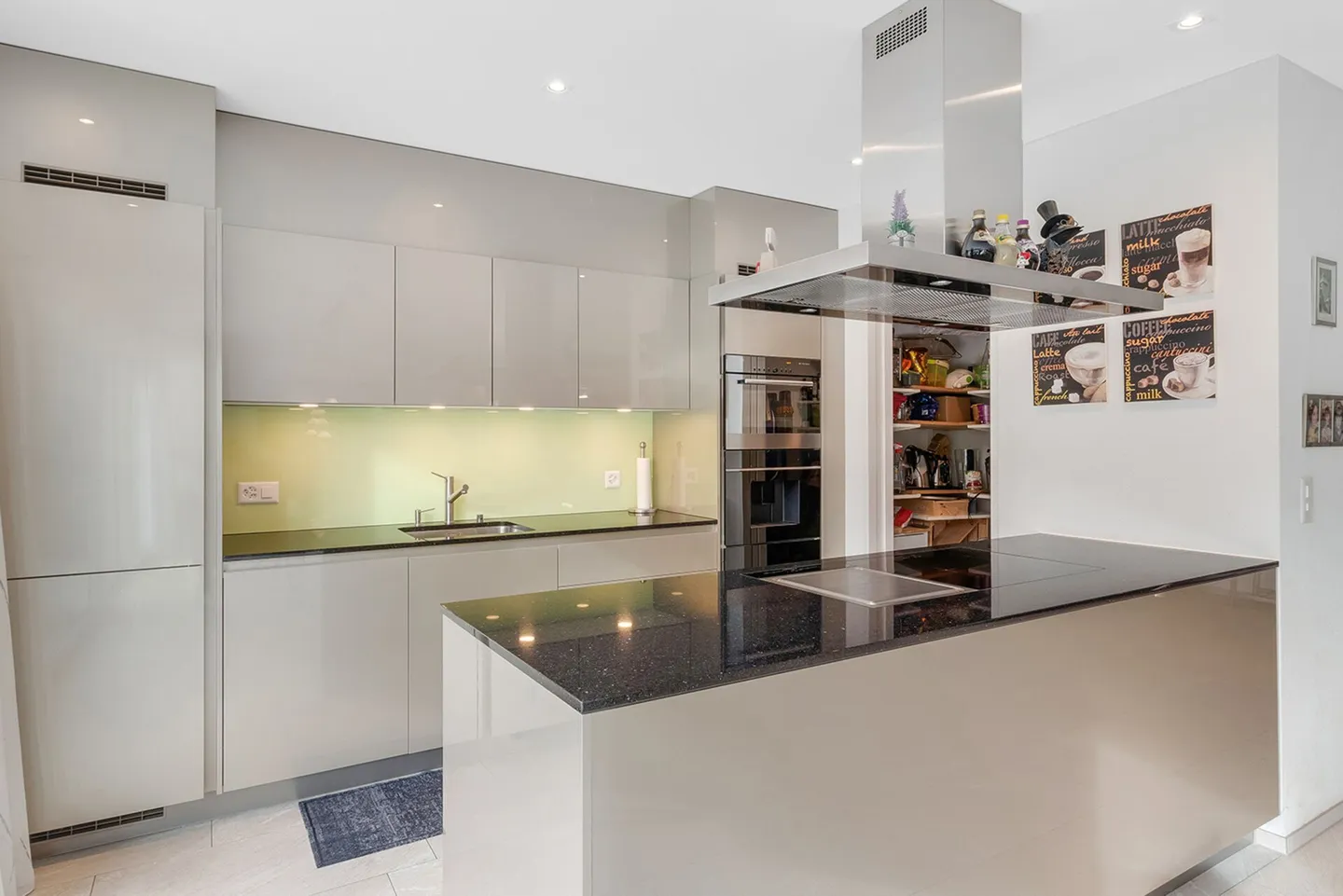 Luxurious Garden Apartment with all Extras! - Photo 6 of 20