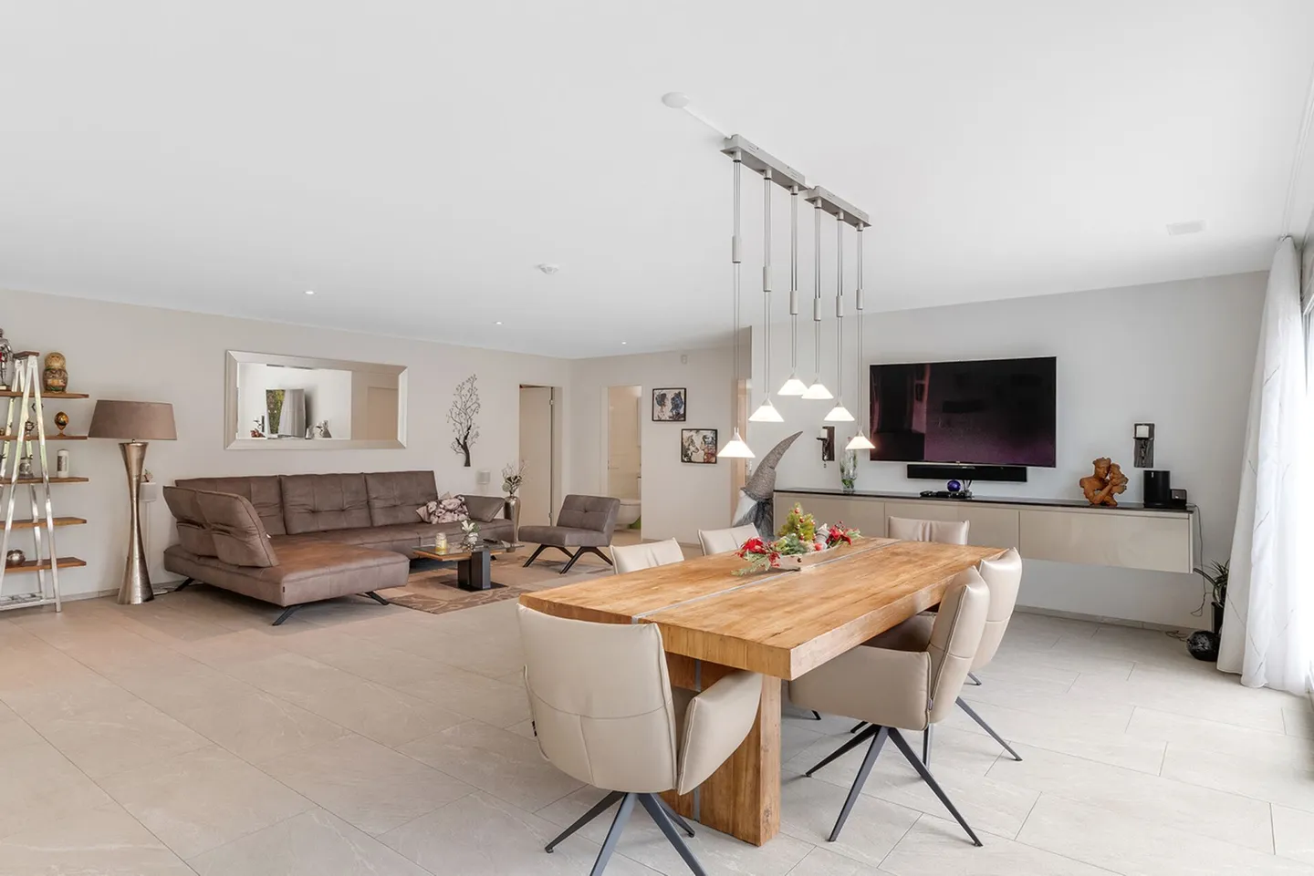 Luxurious Garden Apartment with all Extras! - Photo 7 of 20