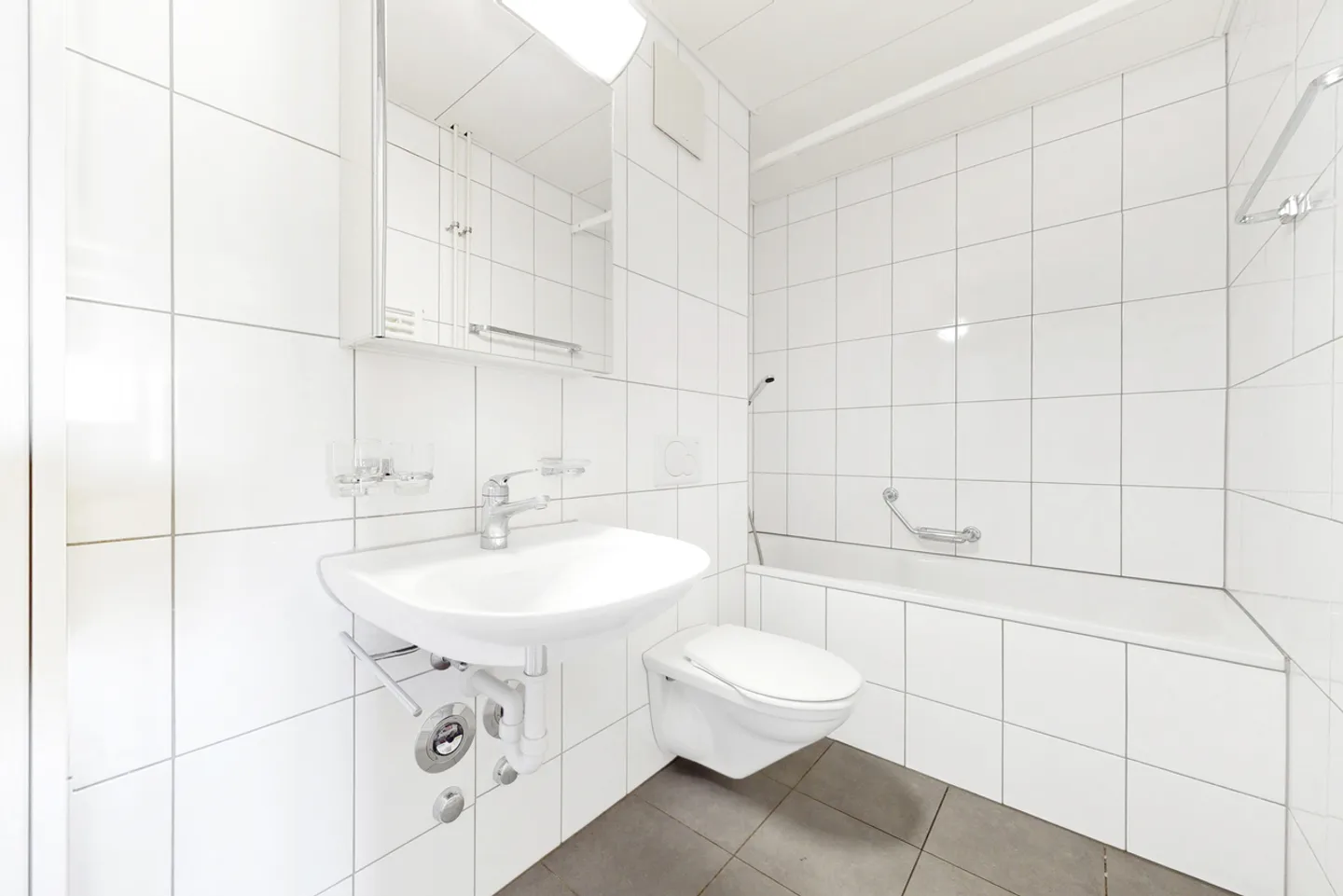 Modern apartment in a quiet neighborhood - Photo 8 of 10