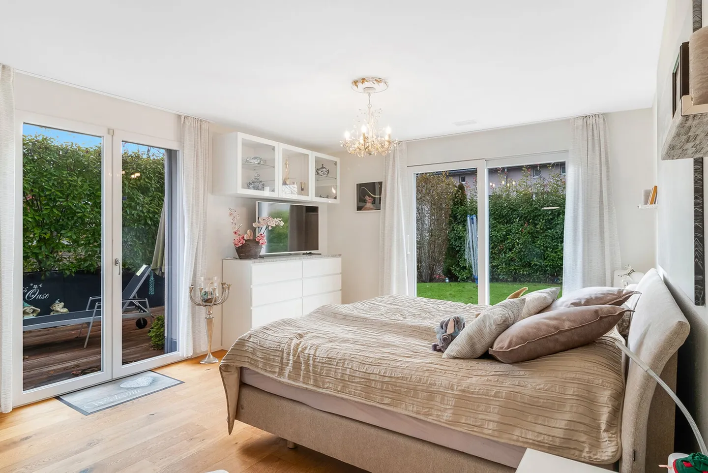 Luxurious Garden Apartment with all Extras! - Photo 13 of 20