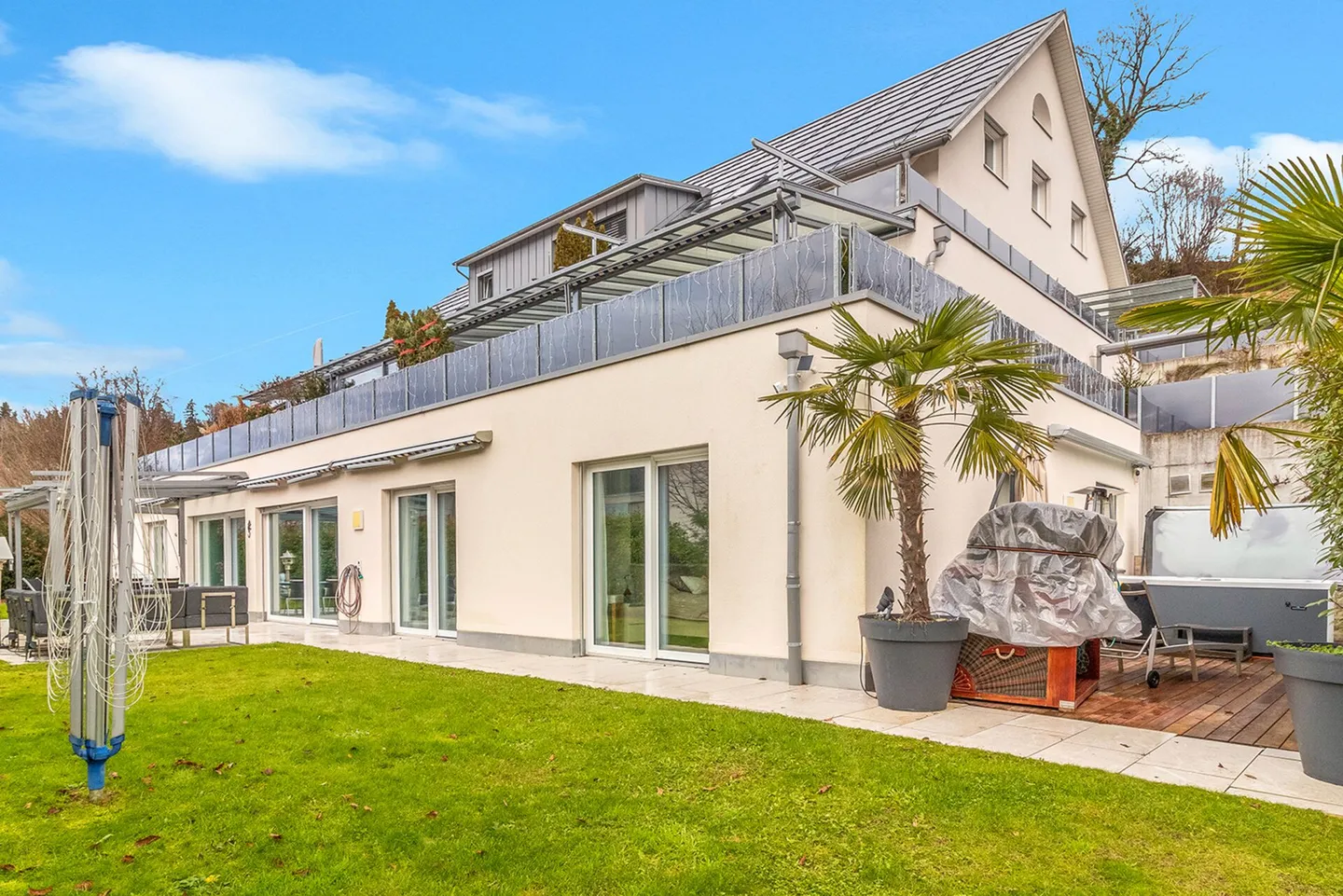 Luxurious Garden Apartment with all Extras! - Photo 16 of 20