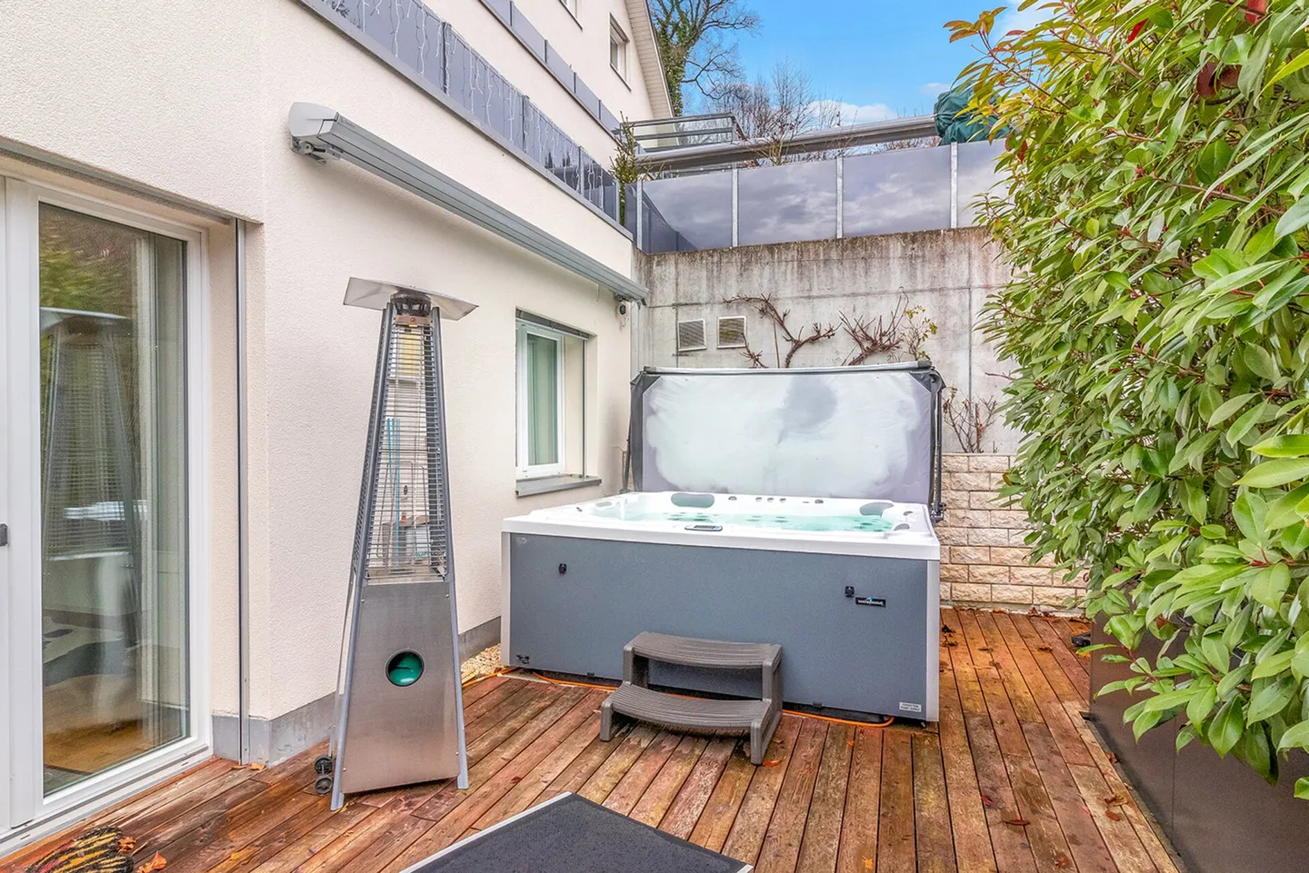 Luxurious Garden Apartment with all Extras! - Photo 17 of 20