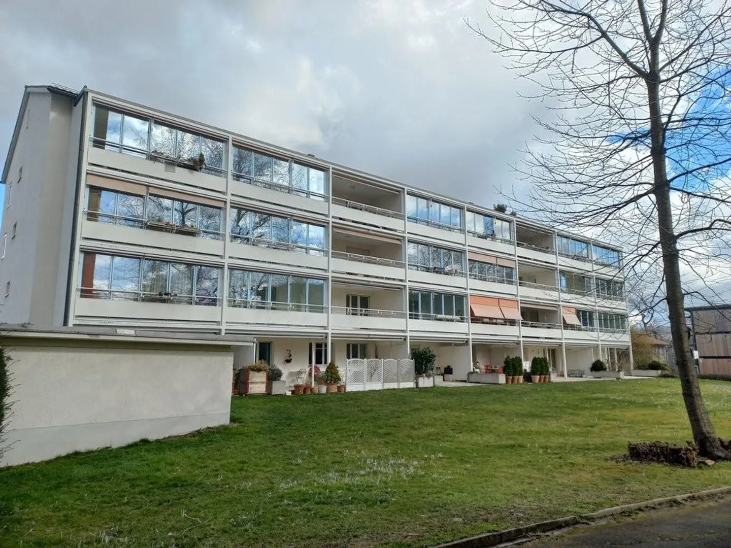 Cozy 1-room apartment for rent in residential area - Photo 1 of 6