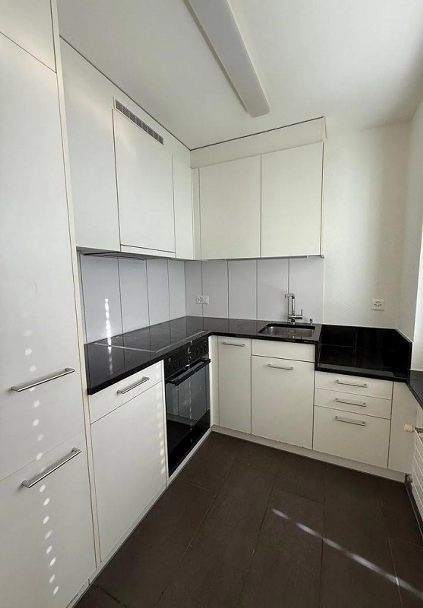 Cozy 1-room apartment for rent in residential area - Photo 4 of 6