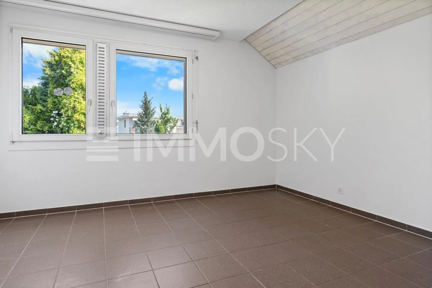 House with 5 rooms - Photo 4 of 5