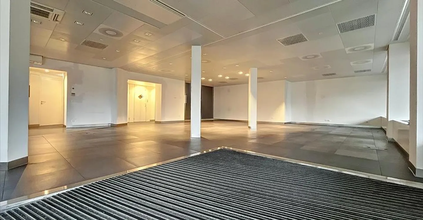 Negozio in affitto - Foto 1 di 8