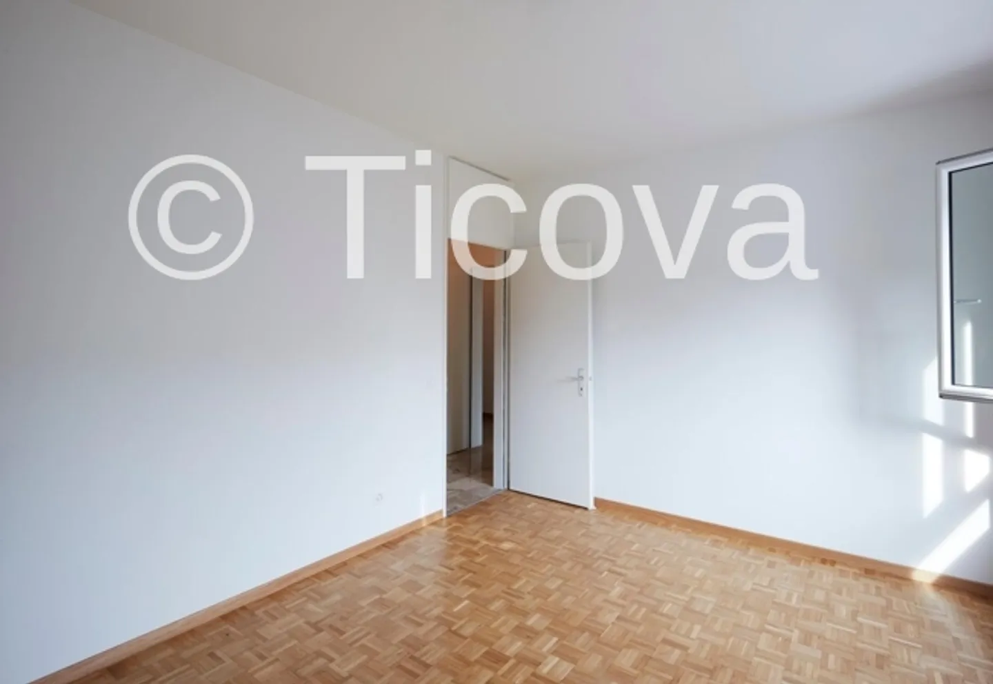 Renovated Apartment in Lugano - Photo 2 of 9