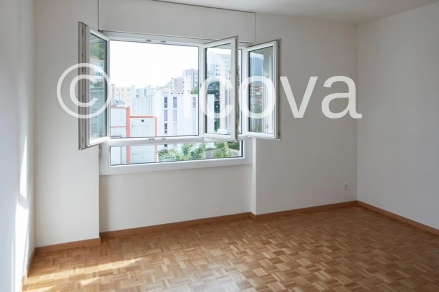 Renovated Apartment in Lugano - Photo 3 of 9