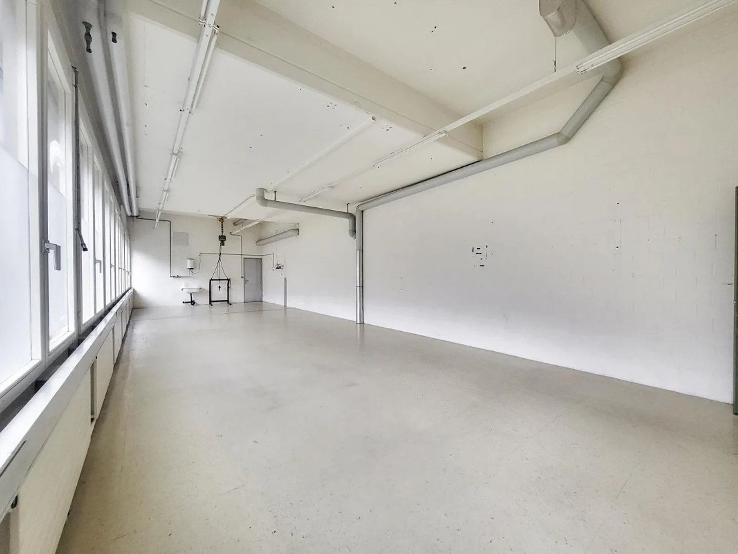 Office, Studio or Commercial Space in a Central Location - Photo 2 of 5