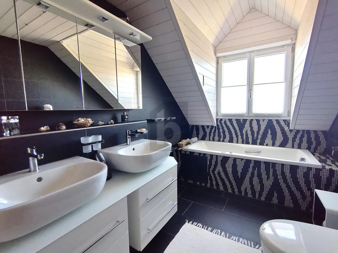 Quiet Location, Three Bathrooms, Top Finish - Photo 5 of 6