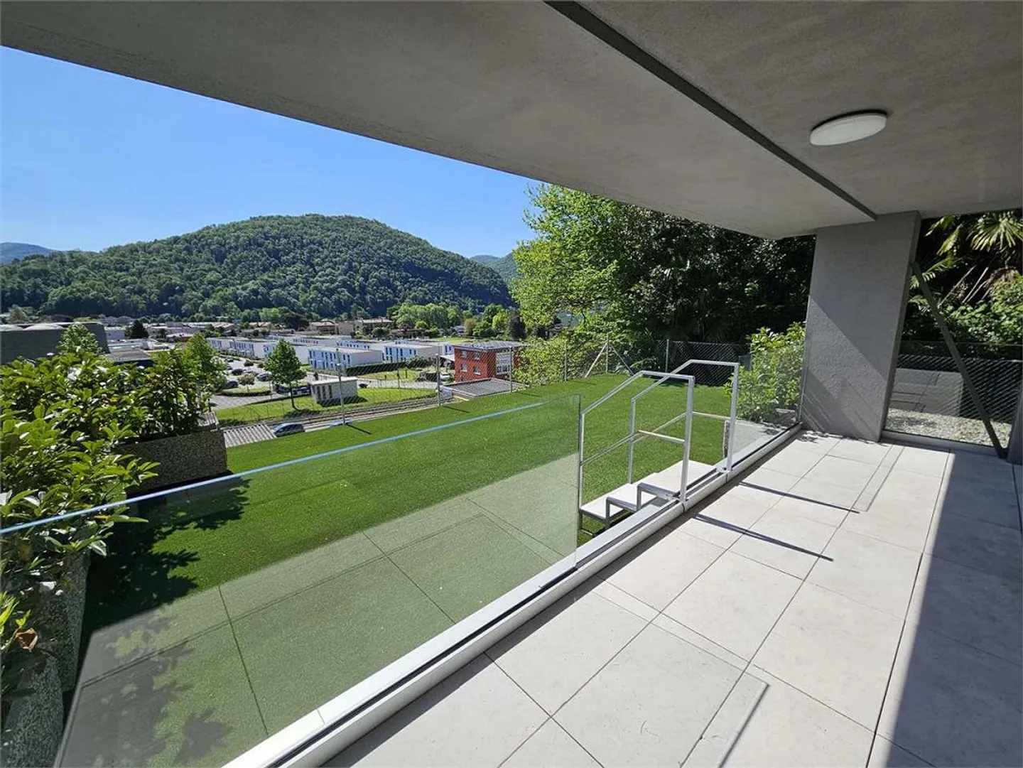 Pura, 3.5 pièces avec terrasse et jardin - Photo 3 sur 13