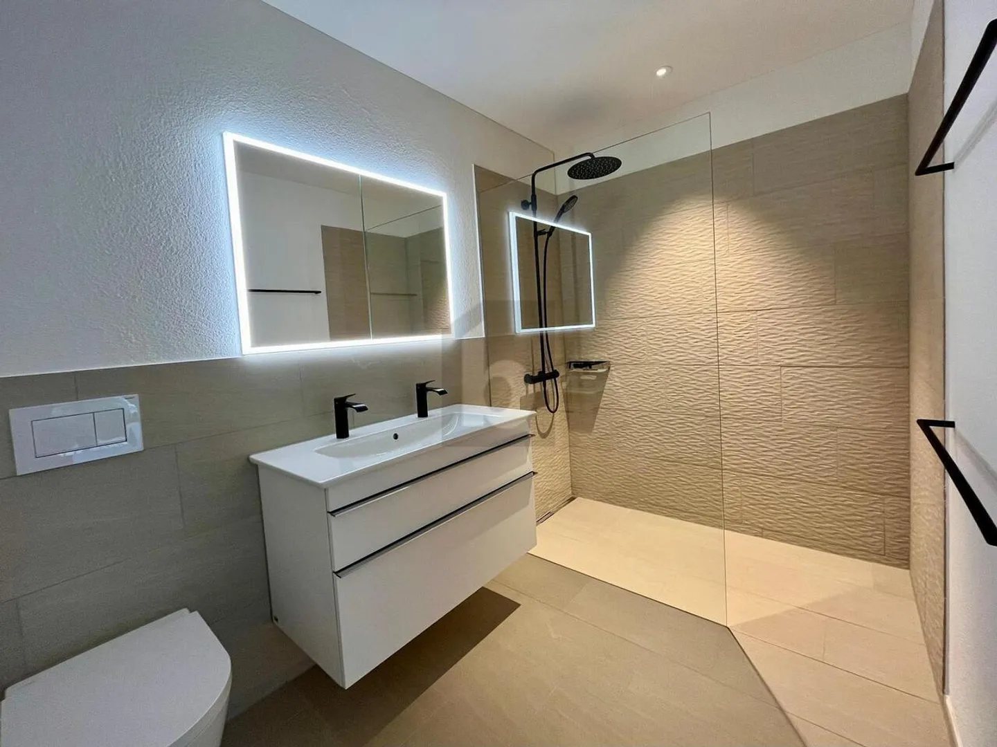 PREMIÈRE OCCUPATION - SPACIEUX ET LUMINEUX - Photo 3 sur 6