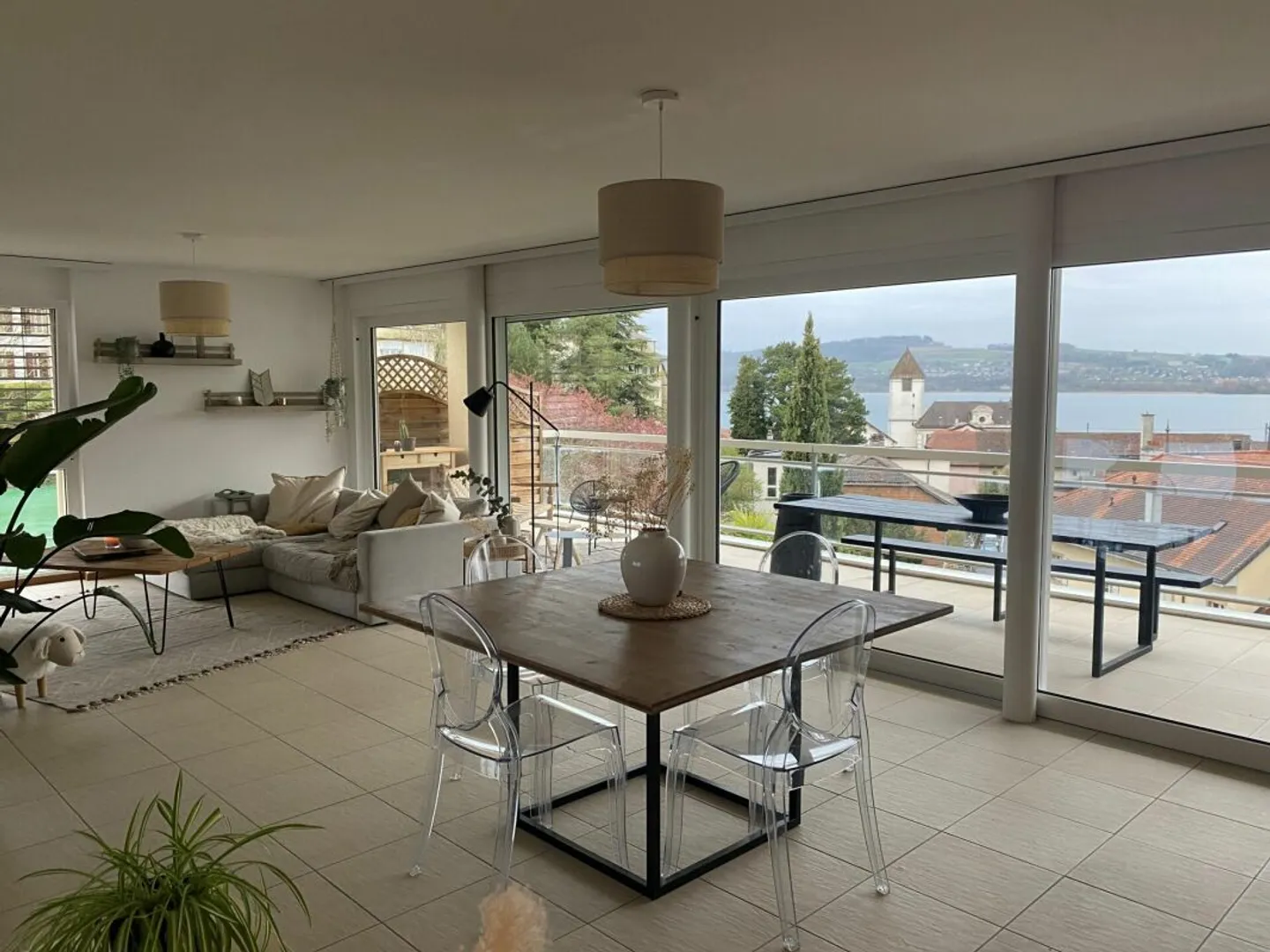 Appartement avec 5.5 pièces et vue sur le lac, piscine intérieure et Carnotzet à Grandson - Photo 1 sur 4