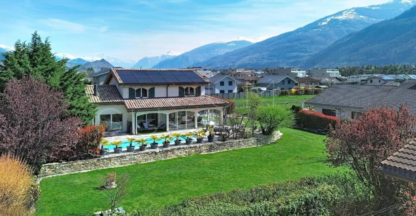 Maison individuelle avec piscine - Photo 1 sur 13