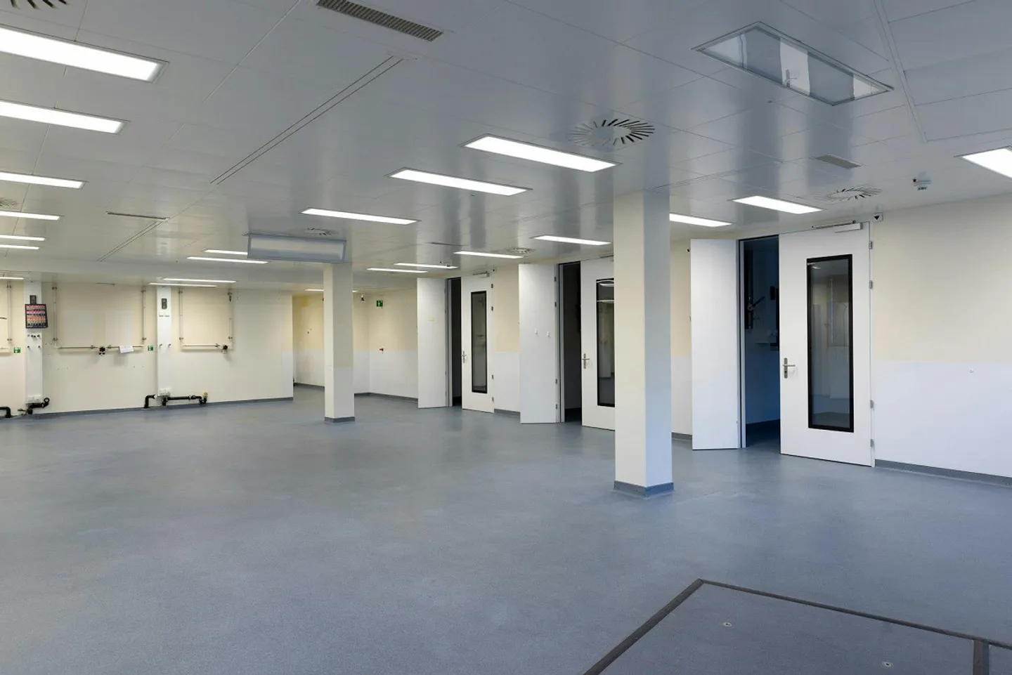 358m² Espace Commercial avec Potentiel - GWERB7 - Photo 2 sur 5