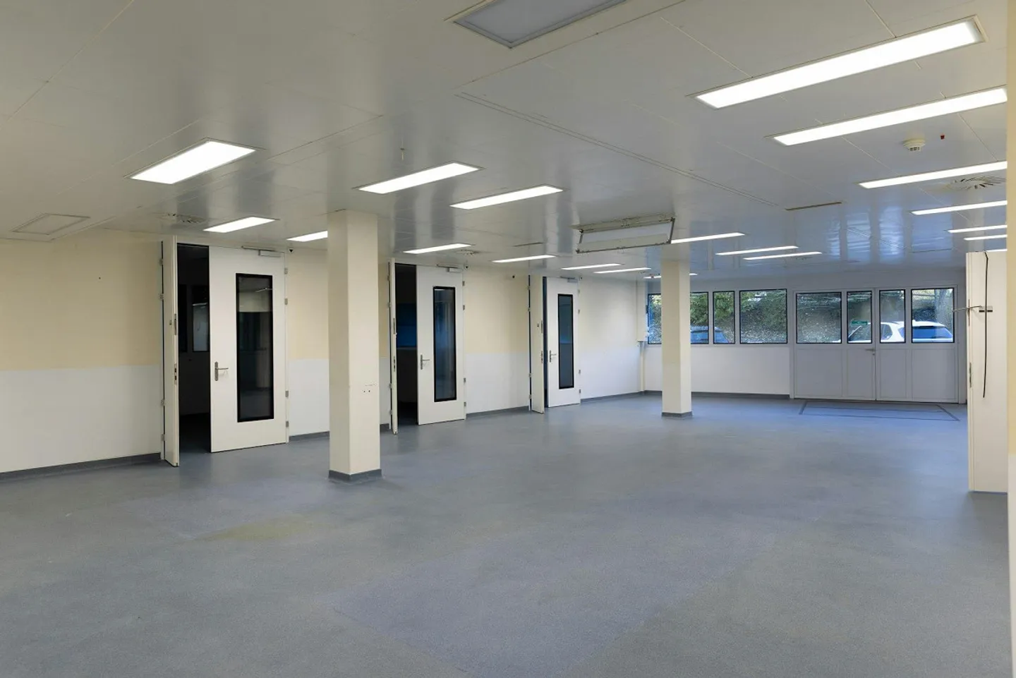 358m² Espace Commercial avec Potentiel - GWERB7 - Photo 3 sur 5