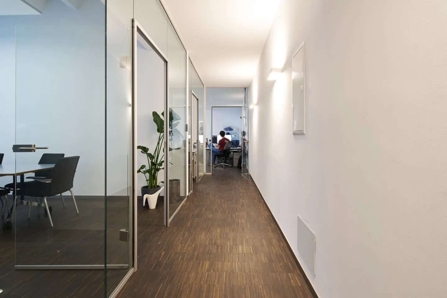 Attractive commercial spaces in the trendy district Kreis 5 - Photo 3 of 6