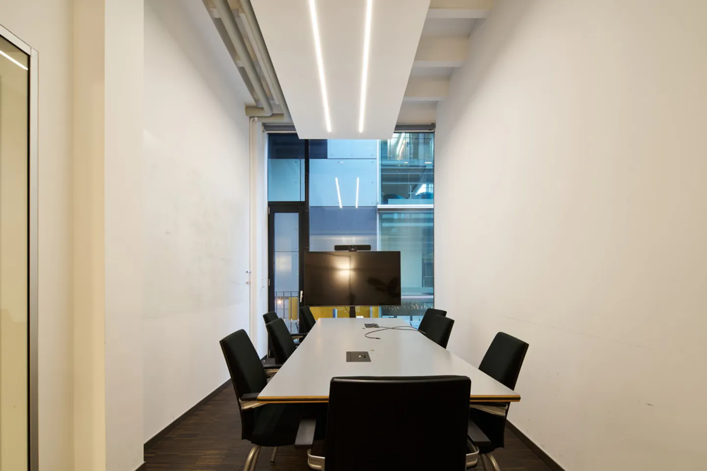 Attractive commercial spaces in the trendy district Kreis 5 - Photo 2 of 6