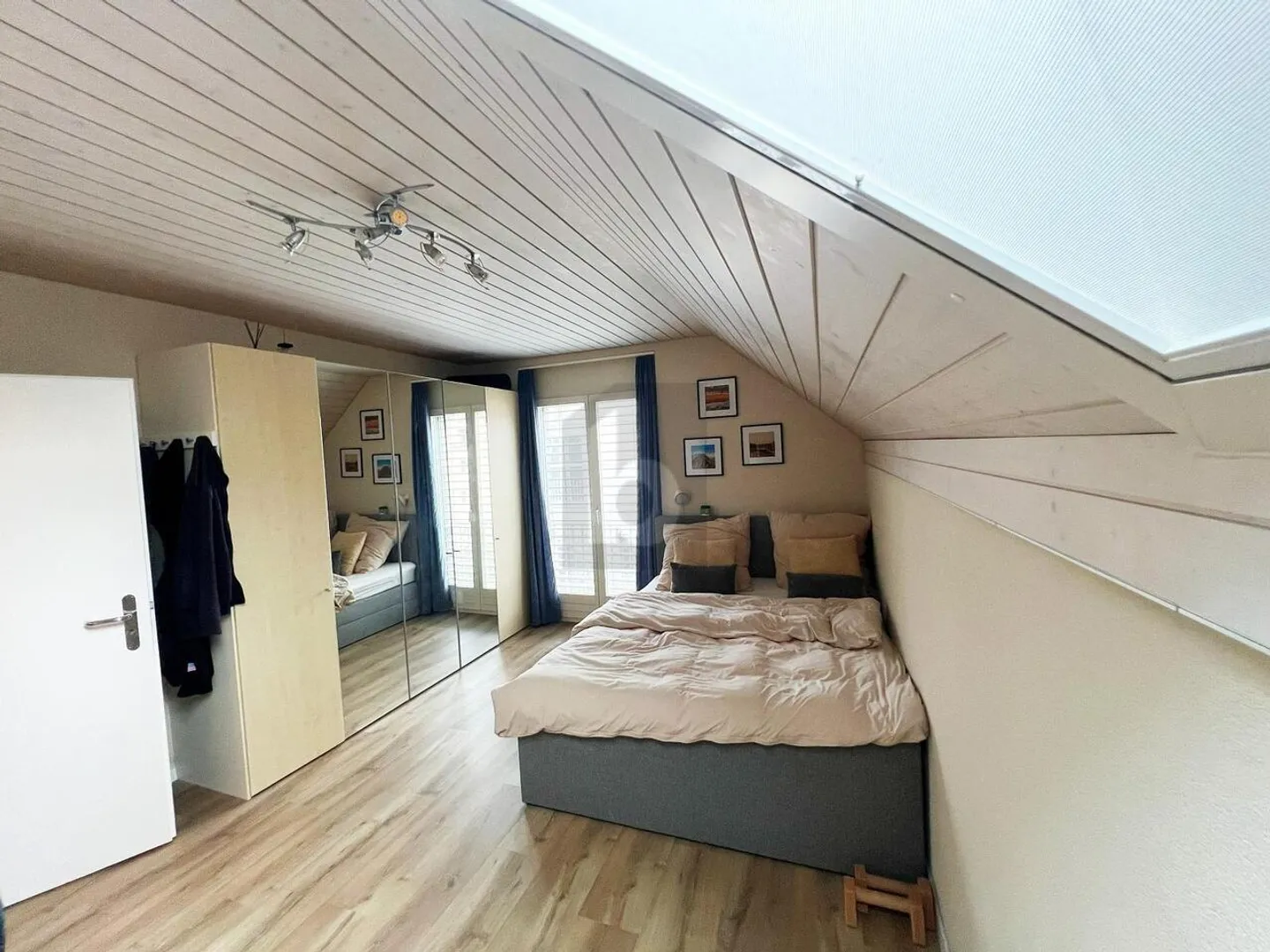 Geräumiges Familienhaus mit Garten - Foto 3 von 5