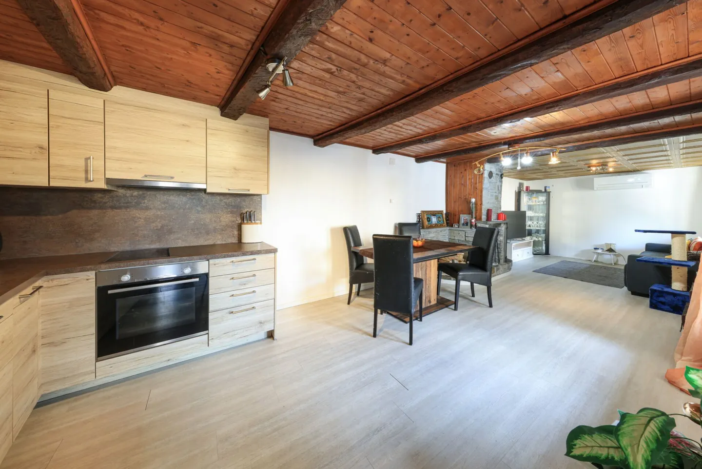 PIANEZZO - Charming two-family house in the historic village center - Photo 4 of 23