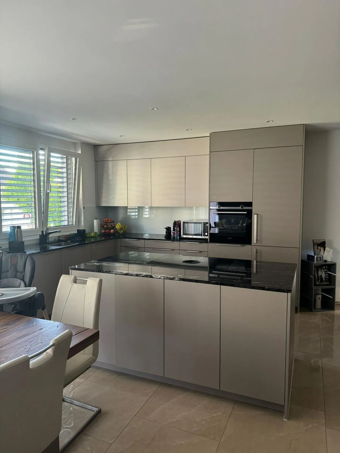 4.5 Room Apartment with Office Space - Photo 6 of 8