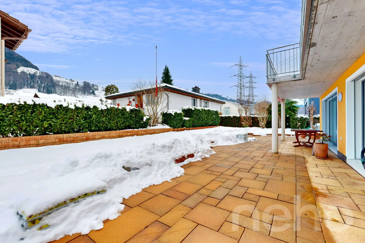 Maison individuelle spacieuse avec panorama et terrasse sur le toit - Photo 4 sur 12