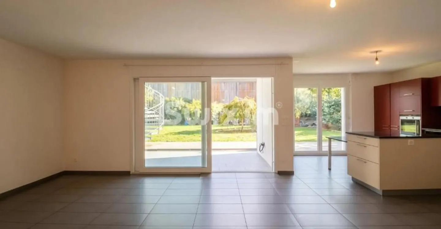 2-bedroom PMR apartment with veranda, 24 m² terrace and garden - Photo 2 of 9