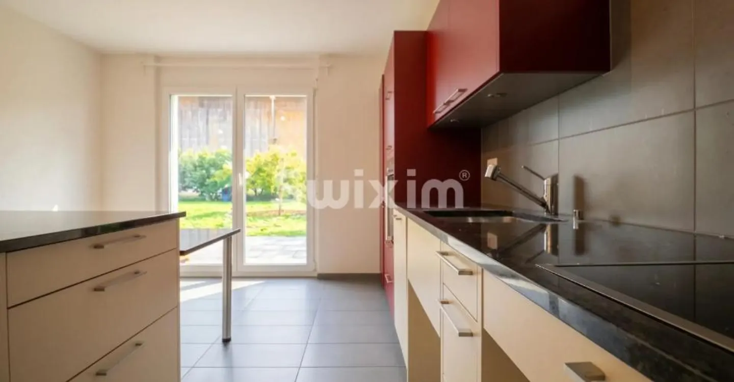 2-bedroom PMR apartment with veranda, 24 m² terrace and garden - Photo 3 of 9
