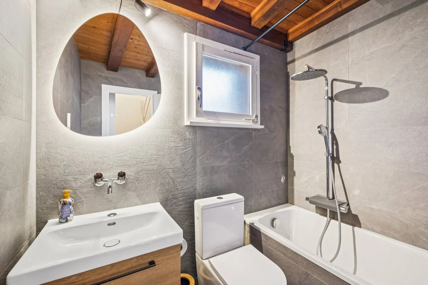 Renovated Triplex in the center of Villars-sur-Ollon - Photo 7 of 10