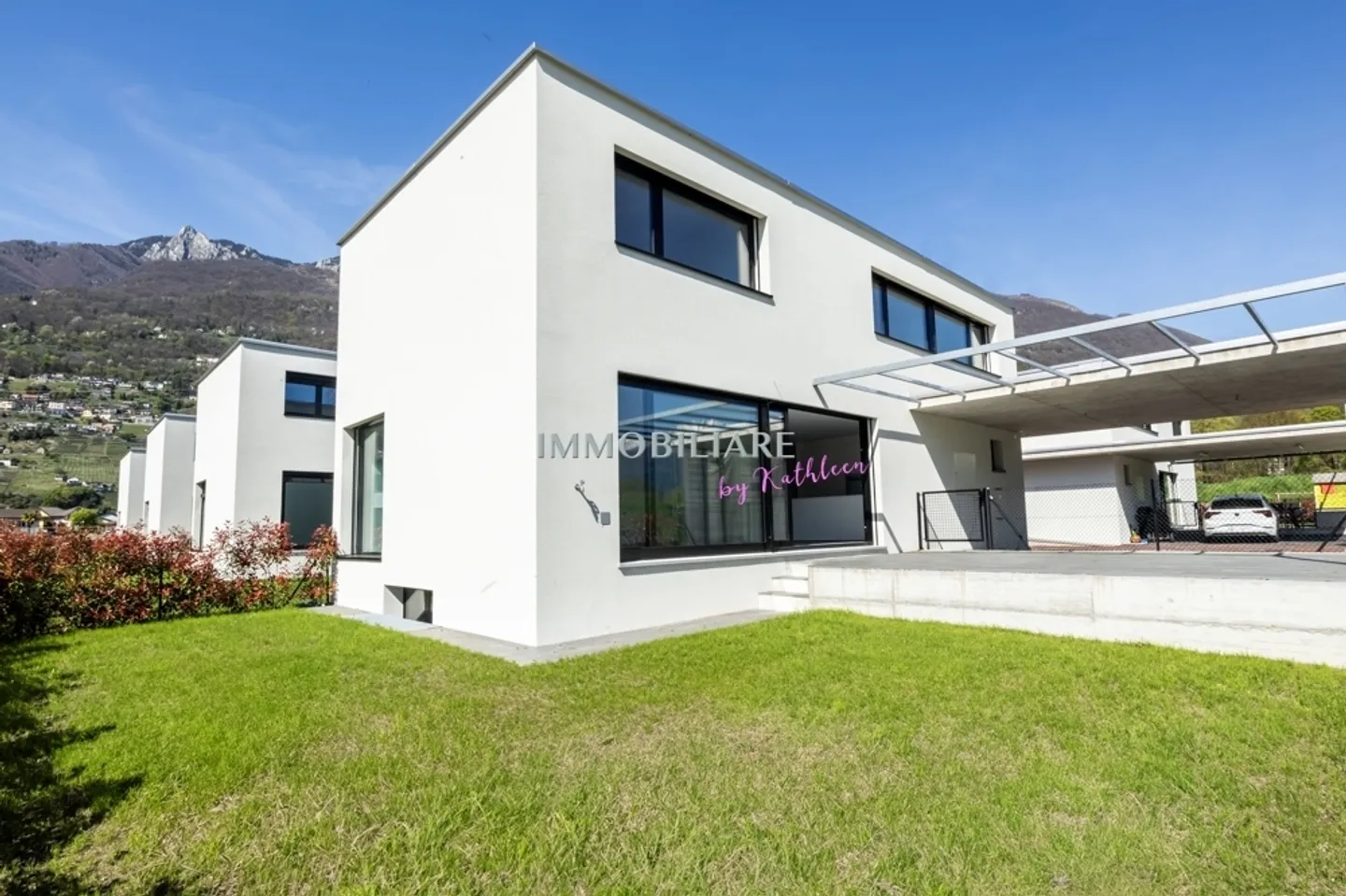 Casa unifamiliare con piscina, posizione soleggiata e tranquilla - Foto 2 di 13
