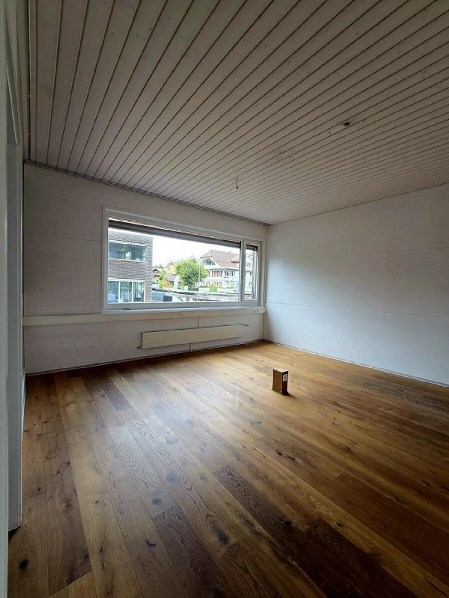 Beautiful commercial space in optimal location - Photo 2 of 13