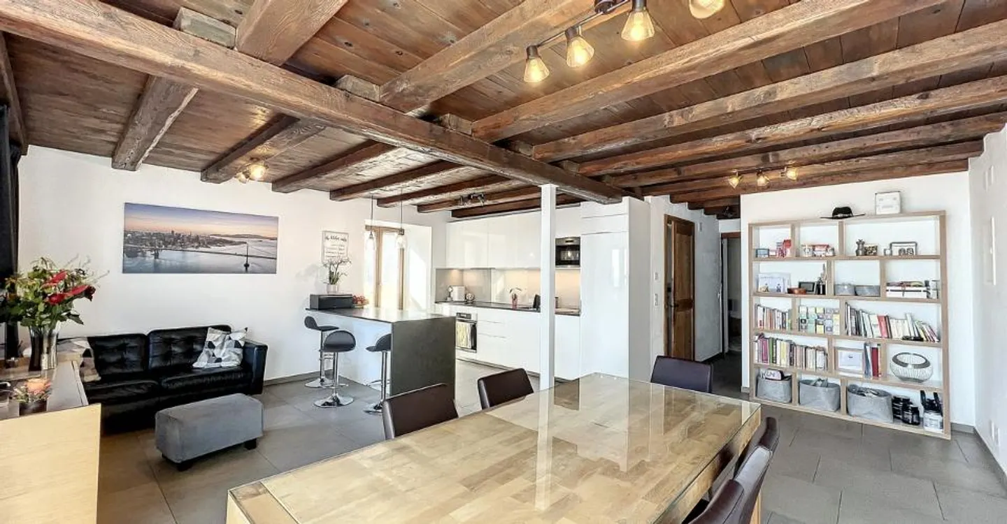 Geräumiges, vollständig renoviertes Dorfhaus - Foto 2 von 8
