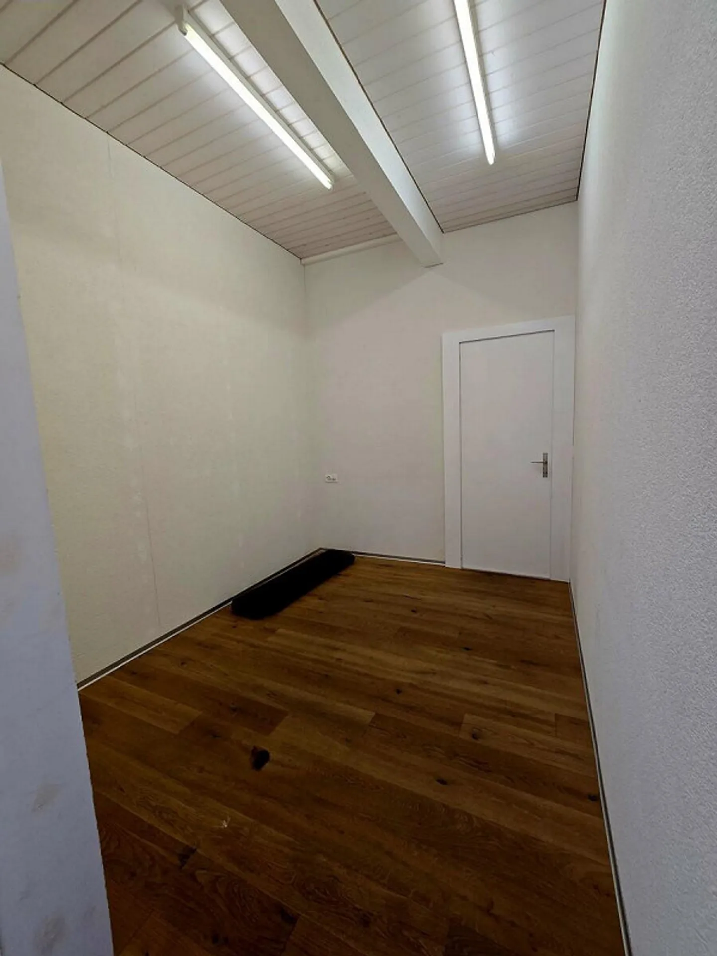 Beautiful commercial space in optimal location - Photo 10 of 13