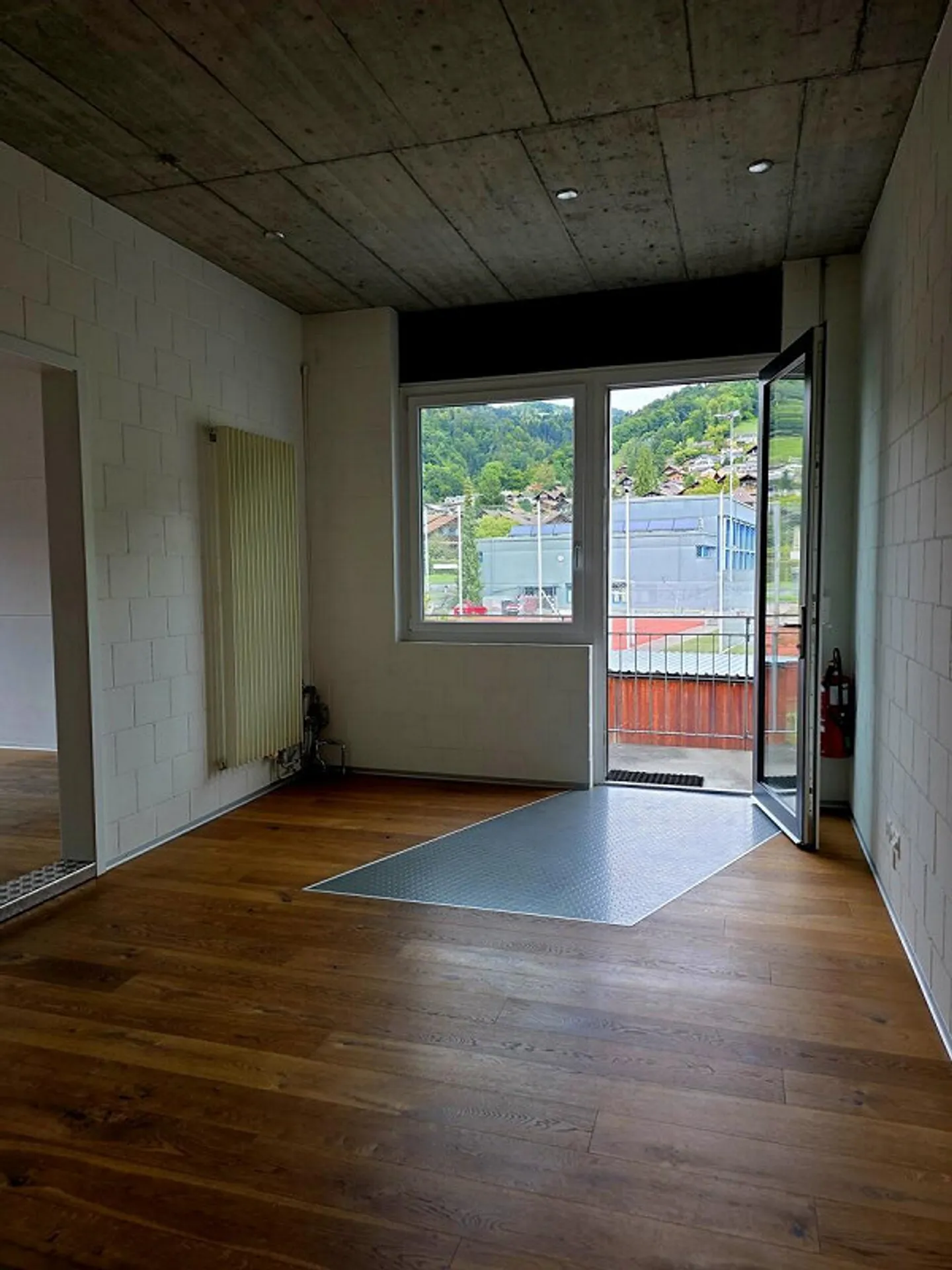 Beautiful commercial space in optimal location - Photo 11 of 13