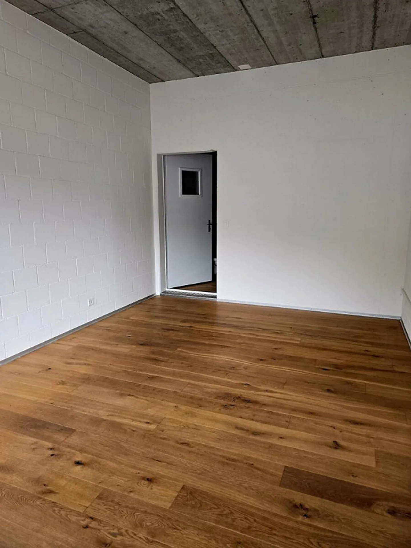 Beautiful commercial space in optimal location - Photo 12 of 13