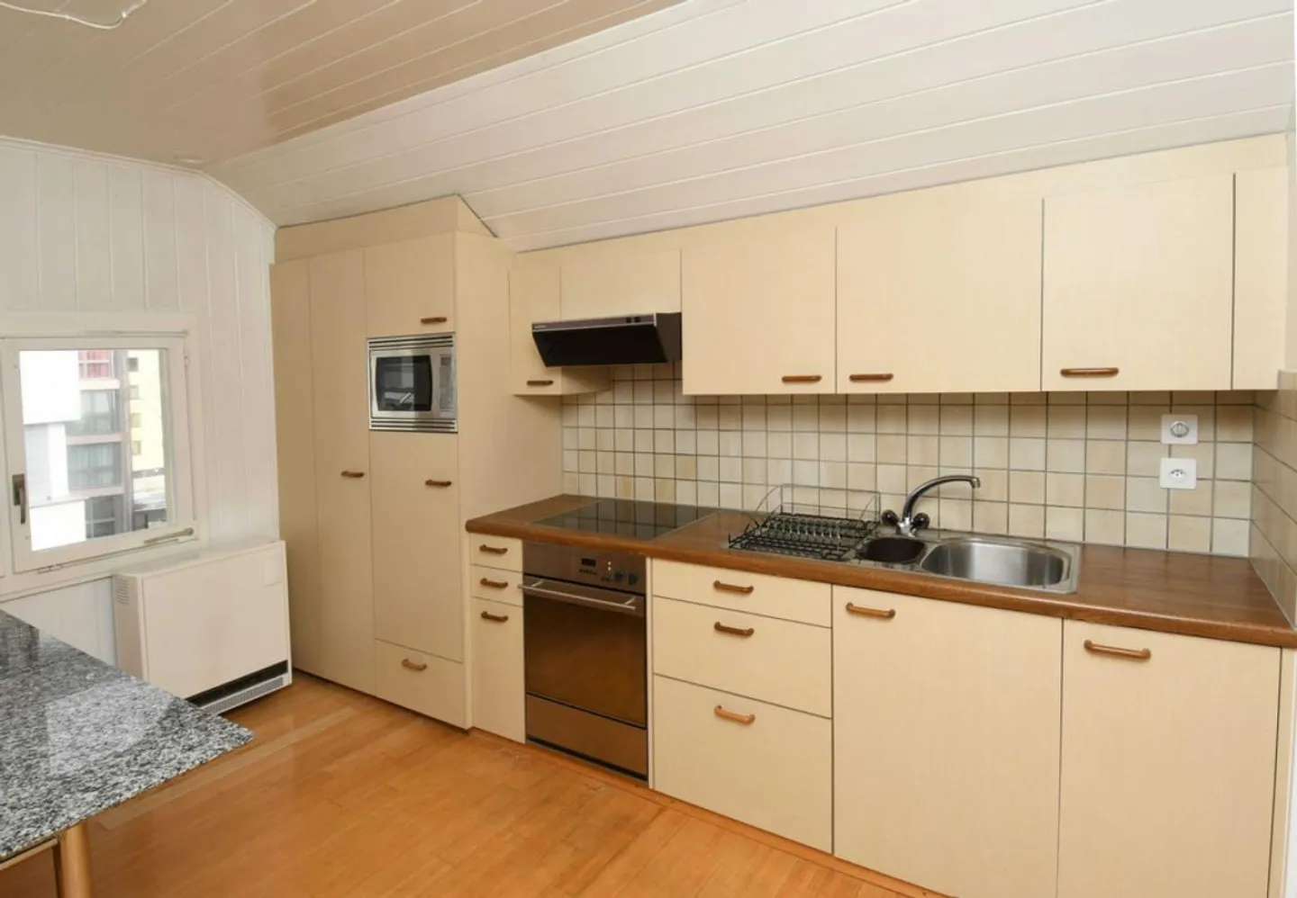 Cozy 3.5-room attic apartment - Photo 2 of 10