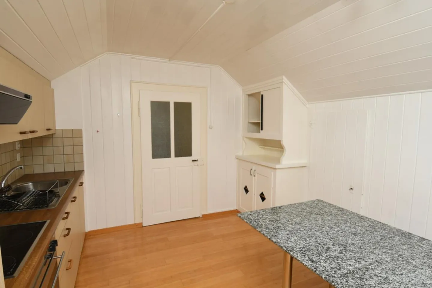 Cozy 3.5-room attic apartment - Photo 3 of 10