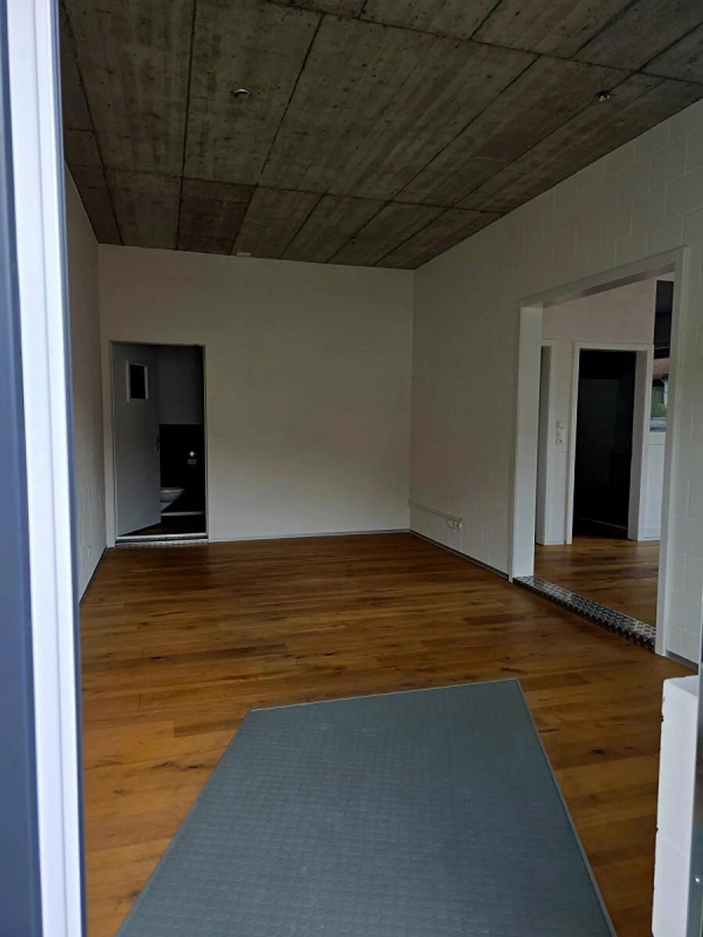 Beautiful commercial space in optimal location - Photo 13 of 13