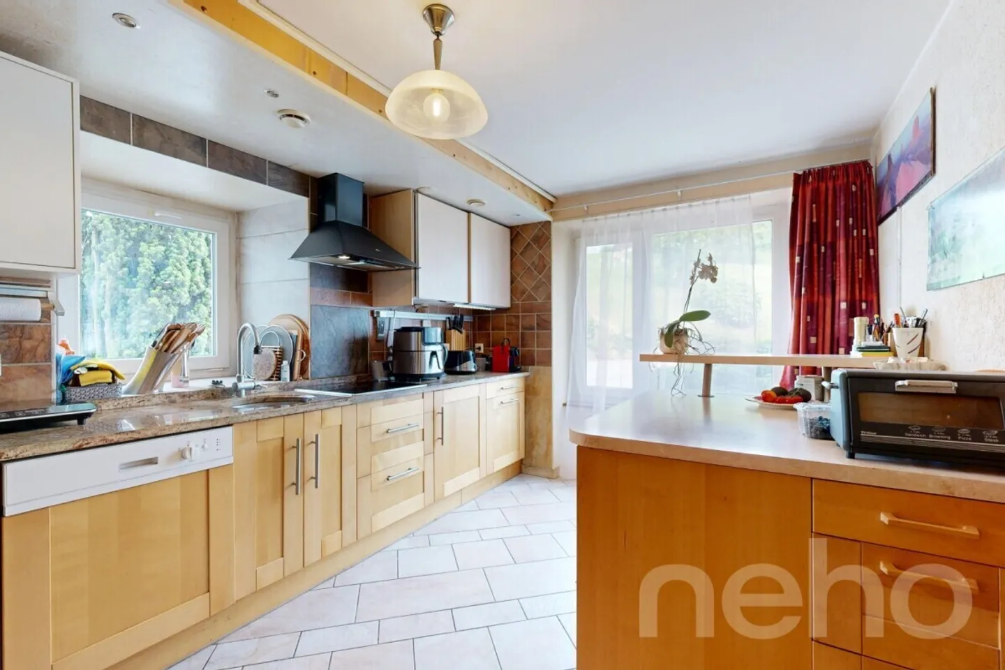 Charming detached house - Photo 7 of 13