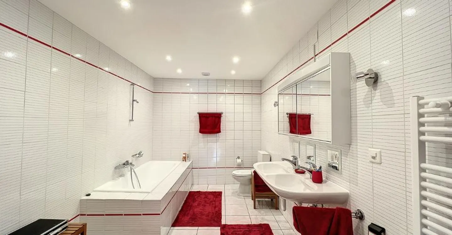 Geräumiges, vollständig renoviertes Dorfhaus - Foto 7 von 8