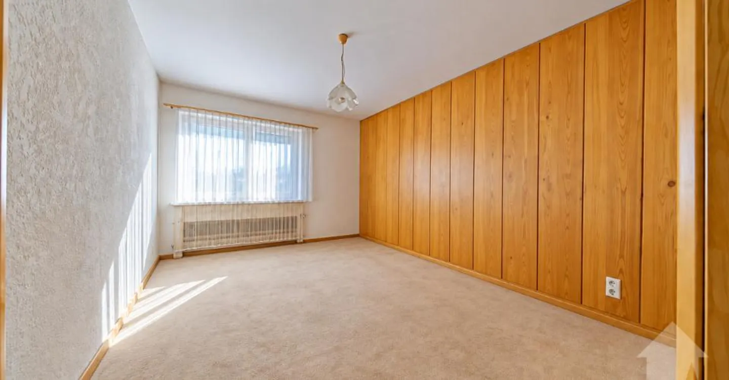 Fully renovated 5.5-room apartment - Photo 4 of 10