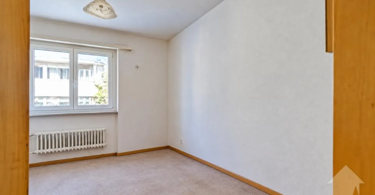 Fully renovated 5.5-room apartment - Photo 5 of 10