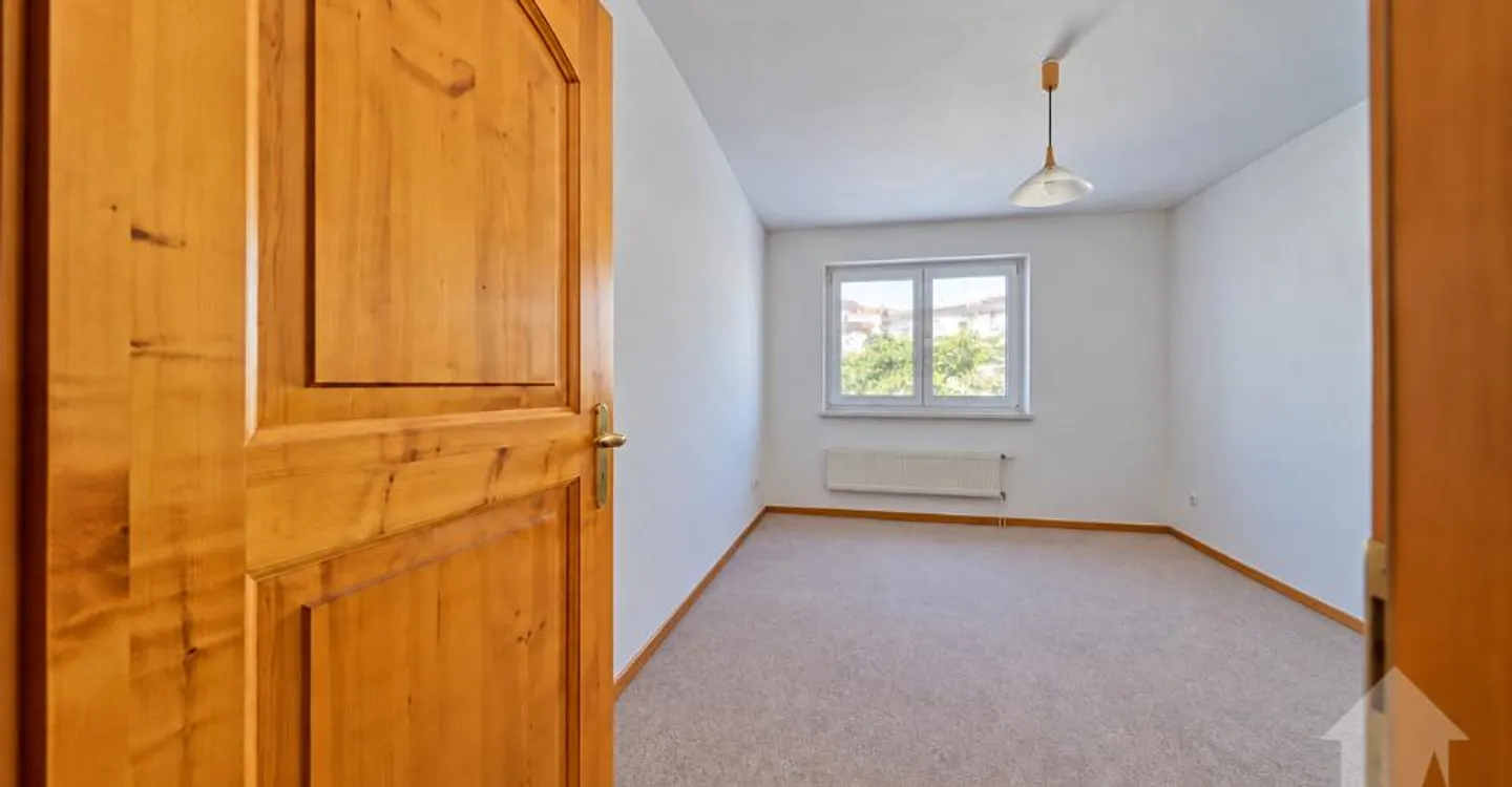 Fully renovated 5.5-room apartment - Photo 6 of 10