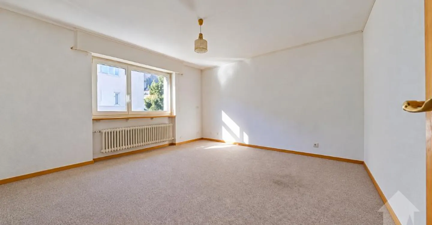 Fully renovated 5.5-room apartment - Photo 7 of 10