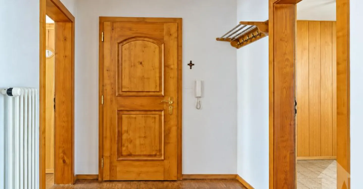 Fully renovated 5.5-room apartment - Photo 9 of 10