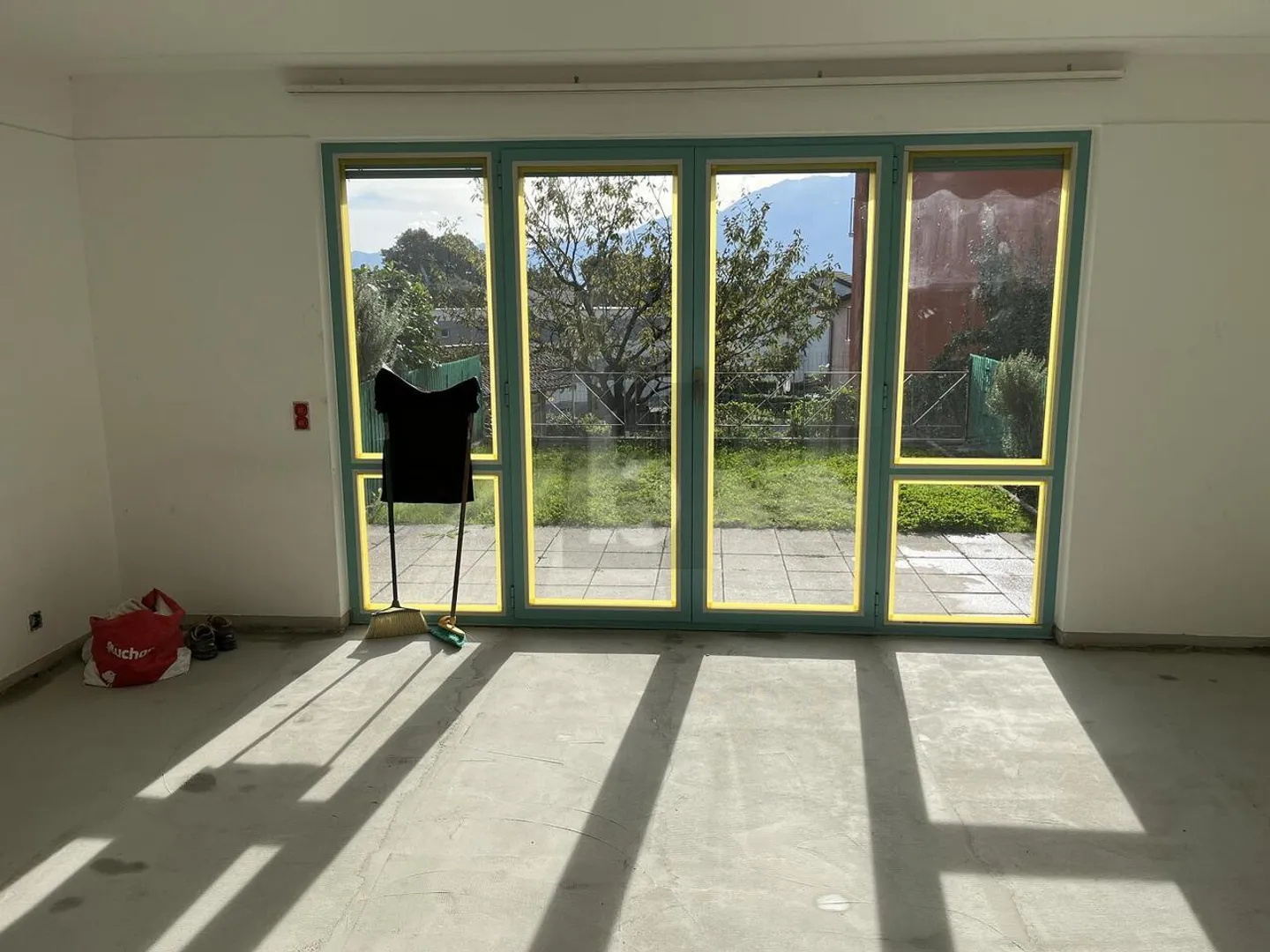 «UN SOGNO CON VISTA SUL LAGO ED UN BEL GIARDINO» - Foto 3 di 6